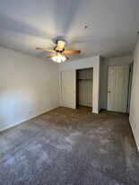 6129 N Jayar Dr, Unit Jayar Dr Unit in Peoria, IL - Building Photo