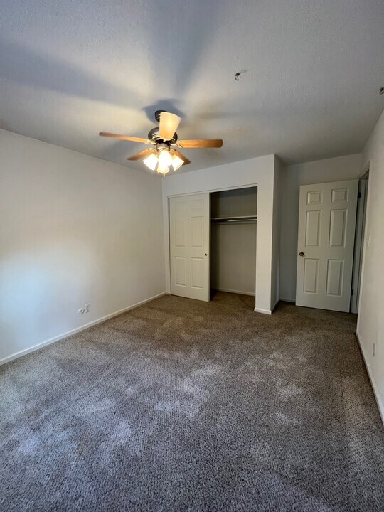 6129 N Jayar Dr, Unit Jayar Dr Unit in Peoria, IL - Building Photo
