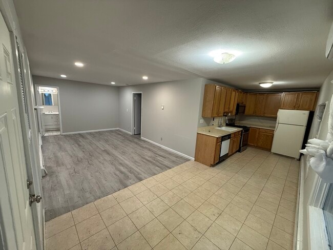 109 Rhoda Ave, Unit 1A