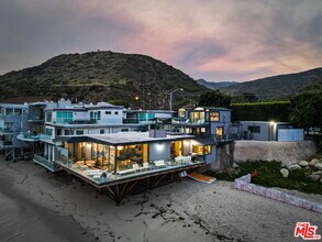 26044 Pacific Coast Hwy in Malibu, CA - Building Photo - Building Photo