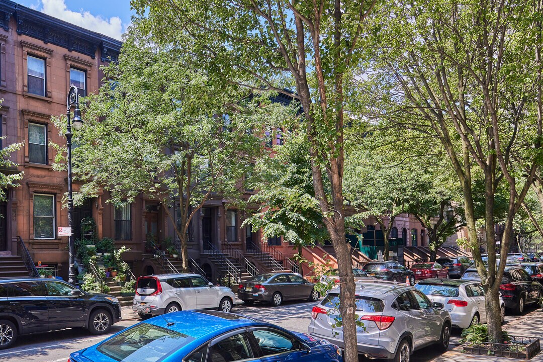 24 W 119th St in New York, NY - Building Photo