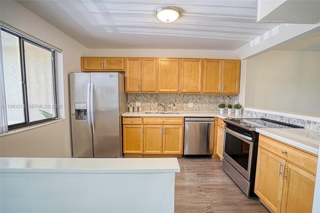 434 Lakeview Dr in Weston, FL - Building Photo - Building Photo
