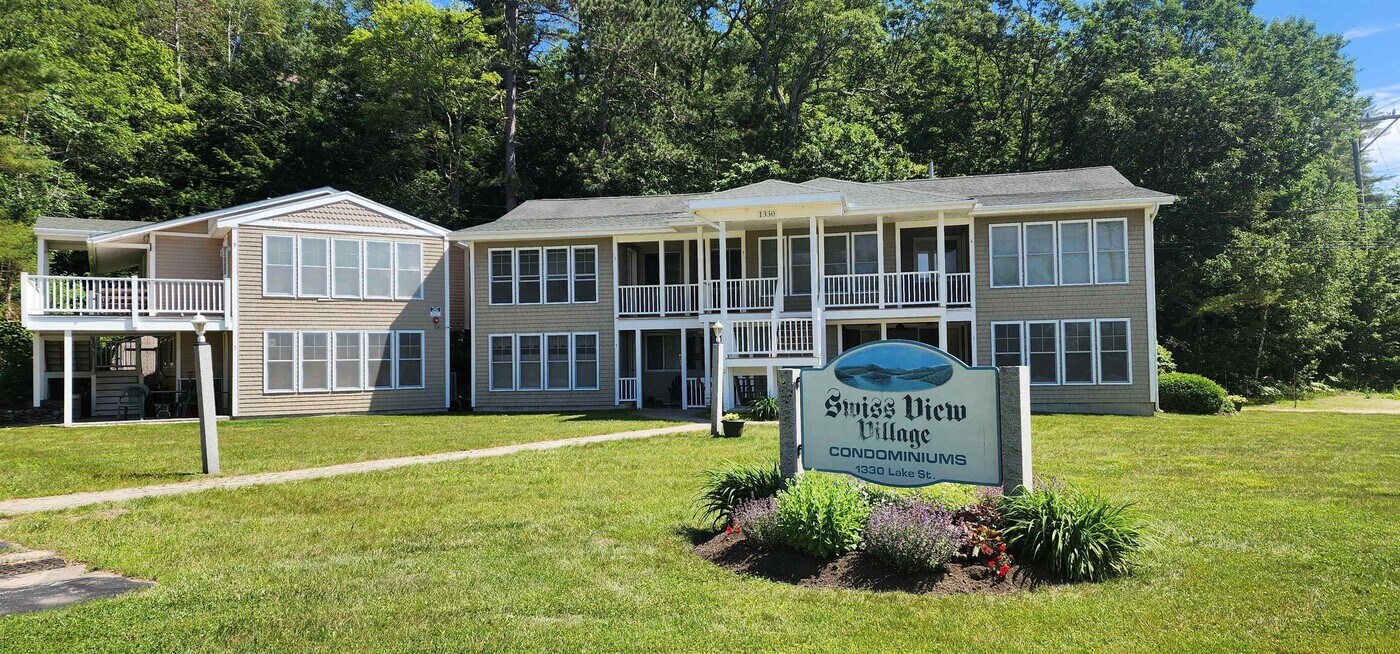 1330 Lake St in Bristol, NH - Foto de edificio