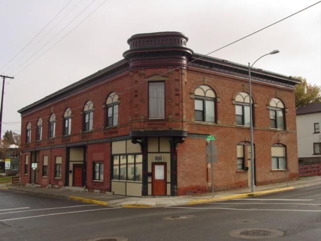 property at 303 N Warren St