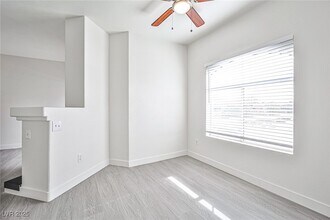 5525 W Flamingo Rd in Las Vegas, NV - Building Photo - Building Photo