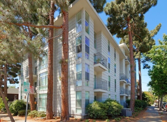 2240 Blake St in Berkeley, CA - Building Photo - Building Photo