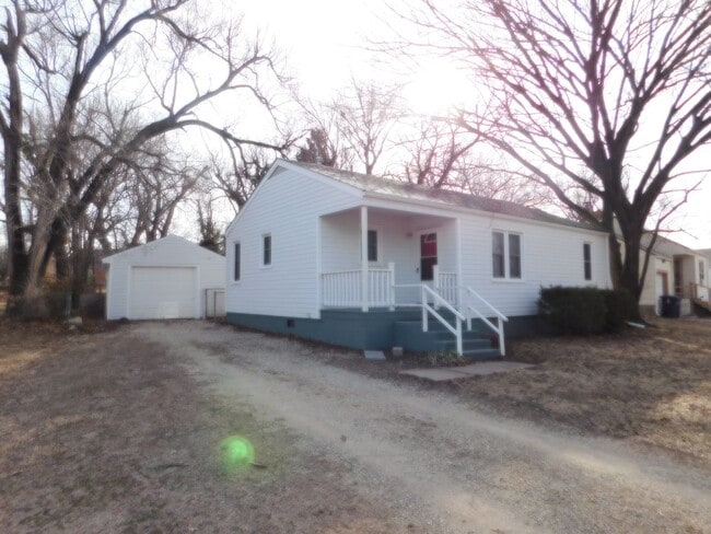 1504 Edgemoor Dr in El Dorado, KS - Building Photo - Building Photo