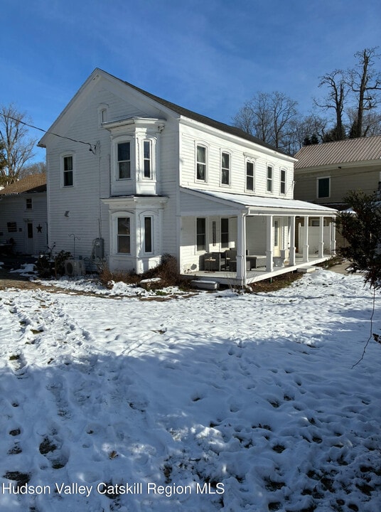 648 Albany Turnpike in Old Chatham, NY - Building Photo
