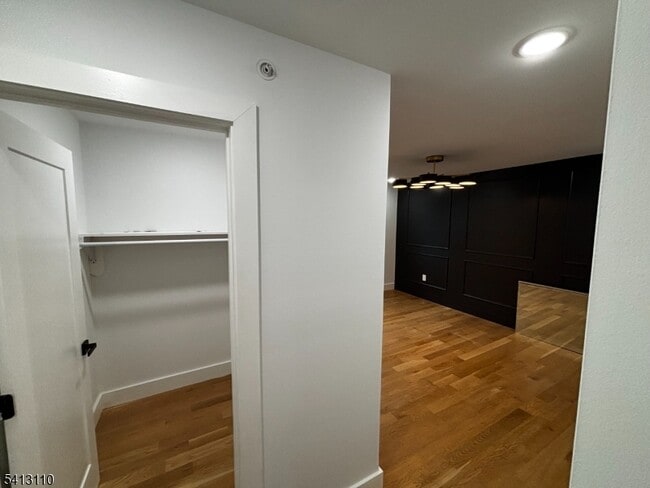 81 N Clinton St in East Orange, NJ - Building Photo - Building Photo