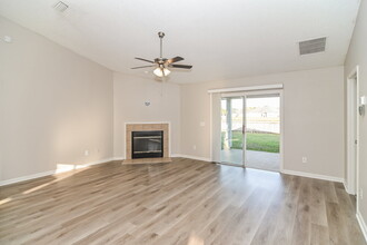 7057 Rapid River Dr W in Jacksonville, FL - Building Photo - Building Photo