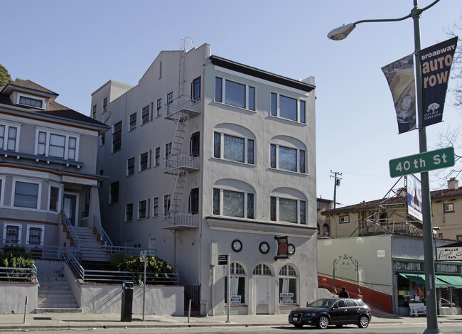 4020 Broadway in Oakland, CA - Building Photo - Building Photo
