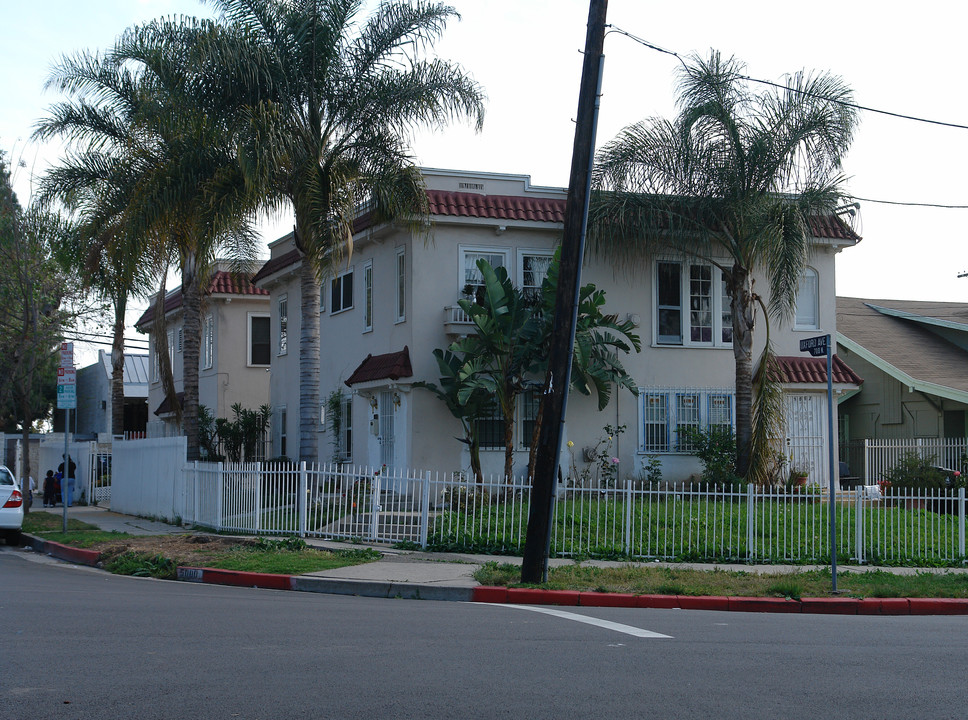 5000 Marathon St in Los Angeles, CA - Building Photo