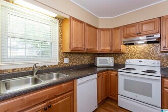 804 Vestavia Villa Ct in Vestavia Hills, AL - Foto de edificio - Building Photo