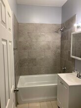 2833 W Warren Blvd, Unit 2 in Chicago, IL - Building Photo - Building Photo