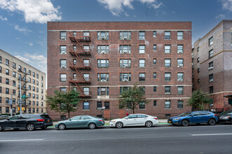 Croydon Manor in Sunnyside, NY - Building Photo - Building Photo