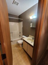 1005 W Cherry St in Marion, IL - Building Photo - Building Photo