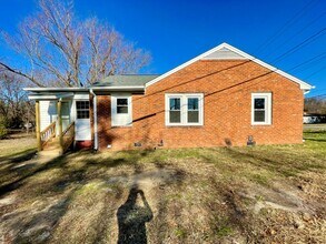 1001 Huffine Mill Rd in Greensboro, NC - Building Photo - Building Photo