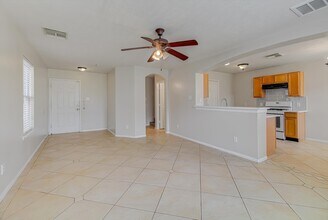13983 Maximos Dr in Houston, TX - Building Photo - Building Photo