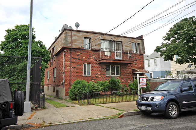 89-12 Alberrt Rd in Ozone Park, NY - Foto de edificio - Building Photo