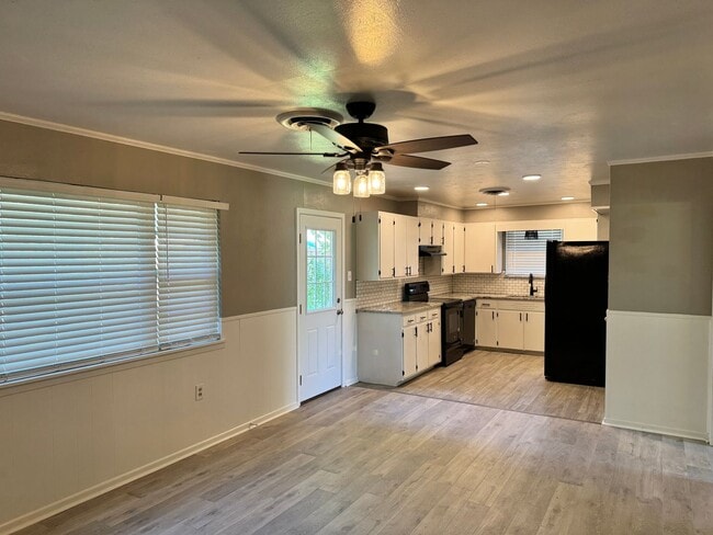 412 N Lydia Ave in Stephenville, TX - Building Photo - Building Photo