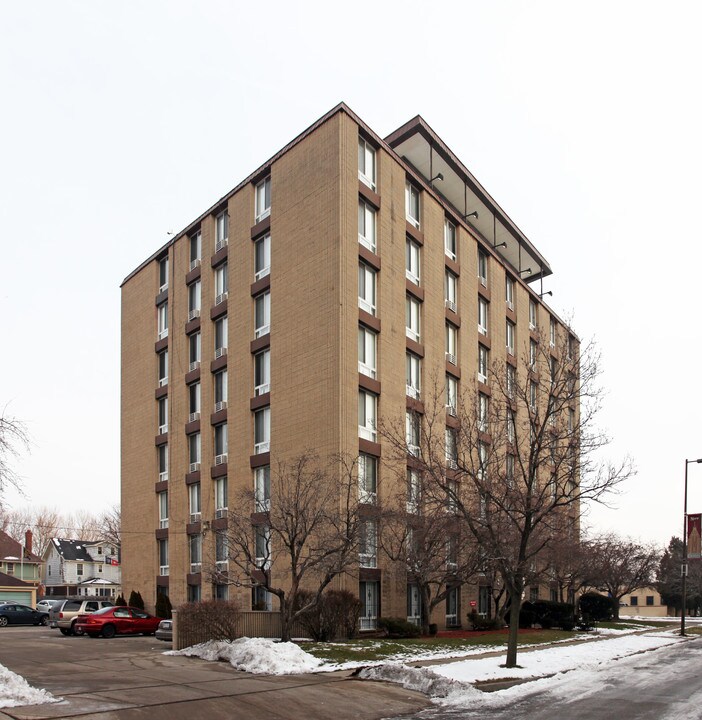 New Center Pavilion in Detroit, MI - Foto de edificio