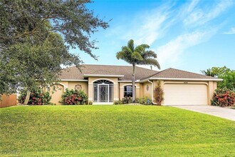 4226 SW 14th Pl in Cape Coral, FL - Foto de edificio - Building Photo