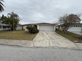 9130 Haverford Ln in Port Richey, FL - Building Photo