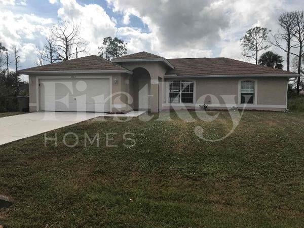 2903 Nadine Ln in Lehigh Acres, FL - Foto de edificio
