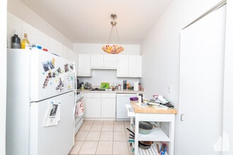 21 W Chestnut St, Unit 1607 in Chicago, IL - Building Photo - Building Photo