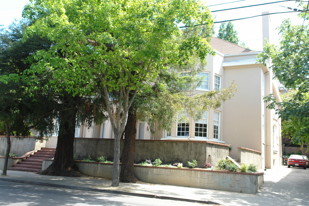 2425 Piedmont Ave in Berkeley, CA - Foto de edificio