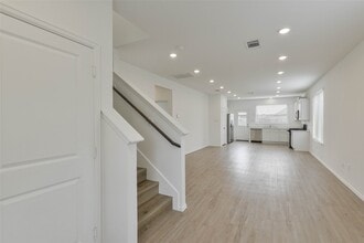 3015 Wedgewood Cv Wy in Houston, TX - Building Photo - Building Photo