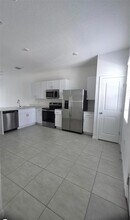 3064 Skyline Lp in Kissimmee, FL - Foto de edificio - Building Photo