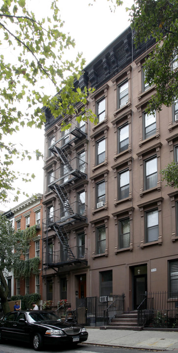 314 W 19th St in New York, NY - Building Photo