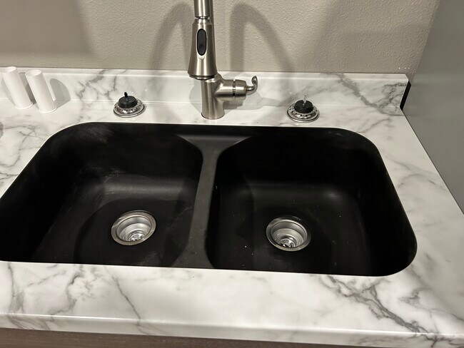 1 Park Ln, Unit 4 photo'