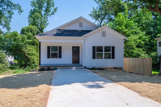 2428 11th Ave SW in Hickory, NC - Building Photo - Building Photo