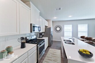 305 Huisache St in Lake Jackson, TX - Building Photo - Building Photo
