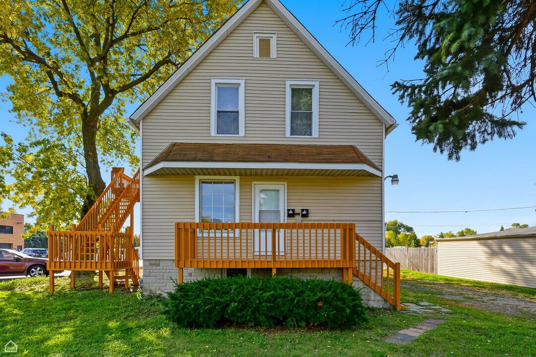 7635 W Foster Ave in Chicago, IL - Building Photo