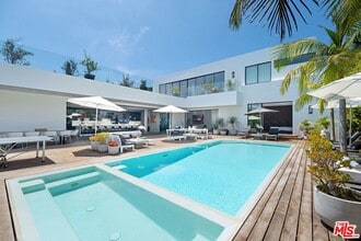 9570 Sunset Blvd in Beverly Hills, CA - Building Photo - Building Photo