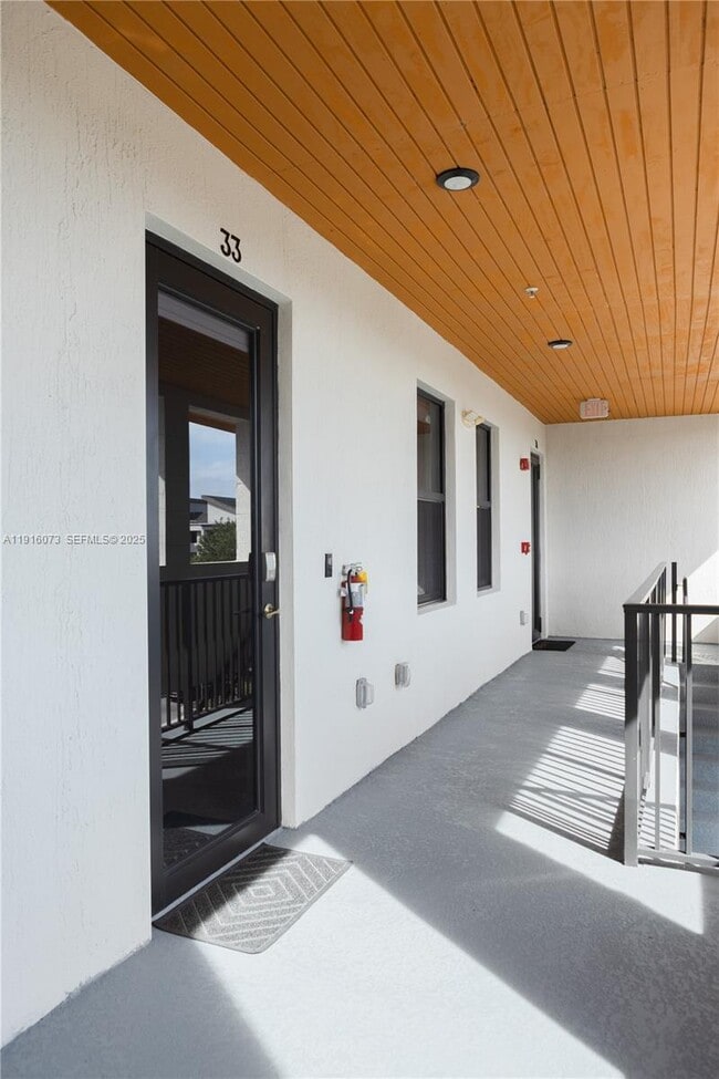 8039 NW 104th Ave in Doral, FL - Building Photo - Building Photo