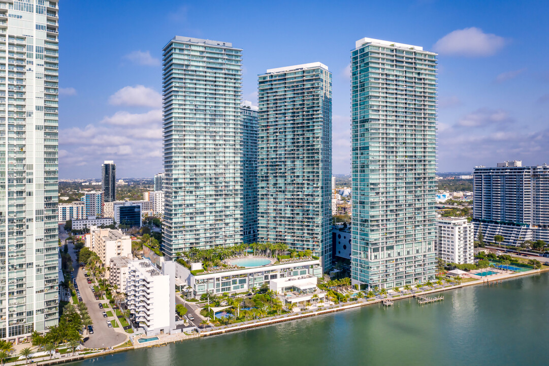 Paraiso Bayviews in Miami, FL - Foto de edificio