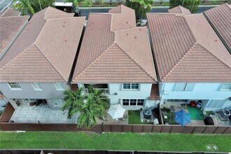 8562 NW 108th Ave in Doral, FL - Building Photo - Building Photo