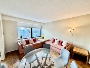 65 E India Row in Boston, MA - Foto de edificio - Building Photo