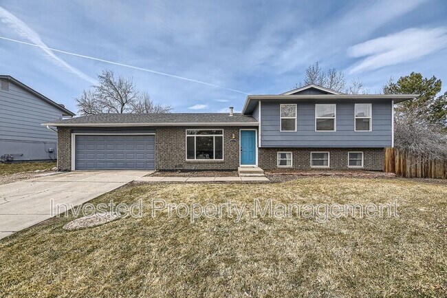property at 3051 S Hoyt Way