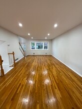 16 Meadowview Dr in East Windsor, NJ - Building Photo - Building Photo