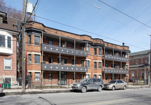1384-1386 King St W in Toronto, ON - Building Photo