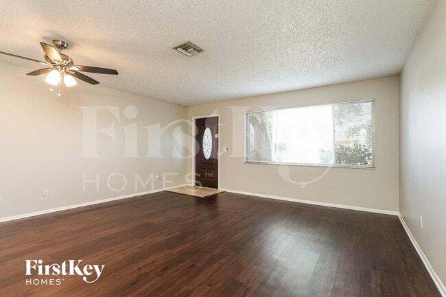 3413 SE 11th Ave in Cape Coral, FL - Foto de edificio - Building Photo