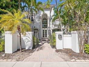 827 SE 2nd Ct in Fort Lauderdale, FL - Building Photo - Building Photo