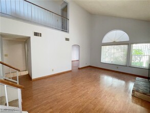 7117 Shadow Crest Dr in Las Vegas, NV - Building Photo - Building Photo
