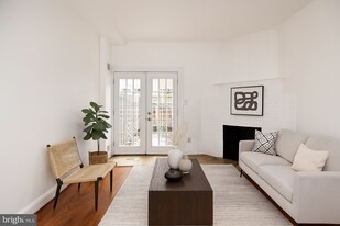 915 Hughes Mews NW in Washington, DC - Building Photo