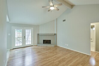 5 N White Pebble Ct in Spring, TX - Building Photo - Building Photo